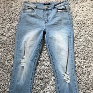Distressed light wash Jeans